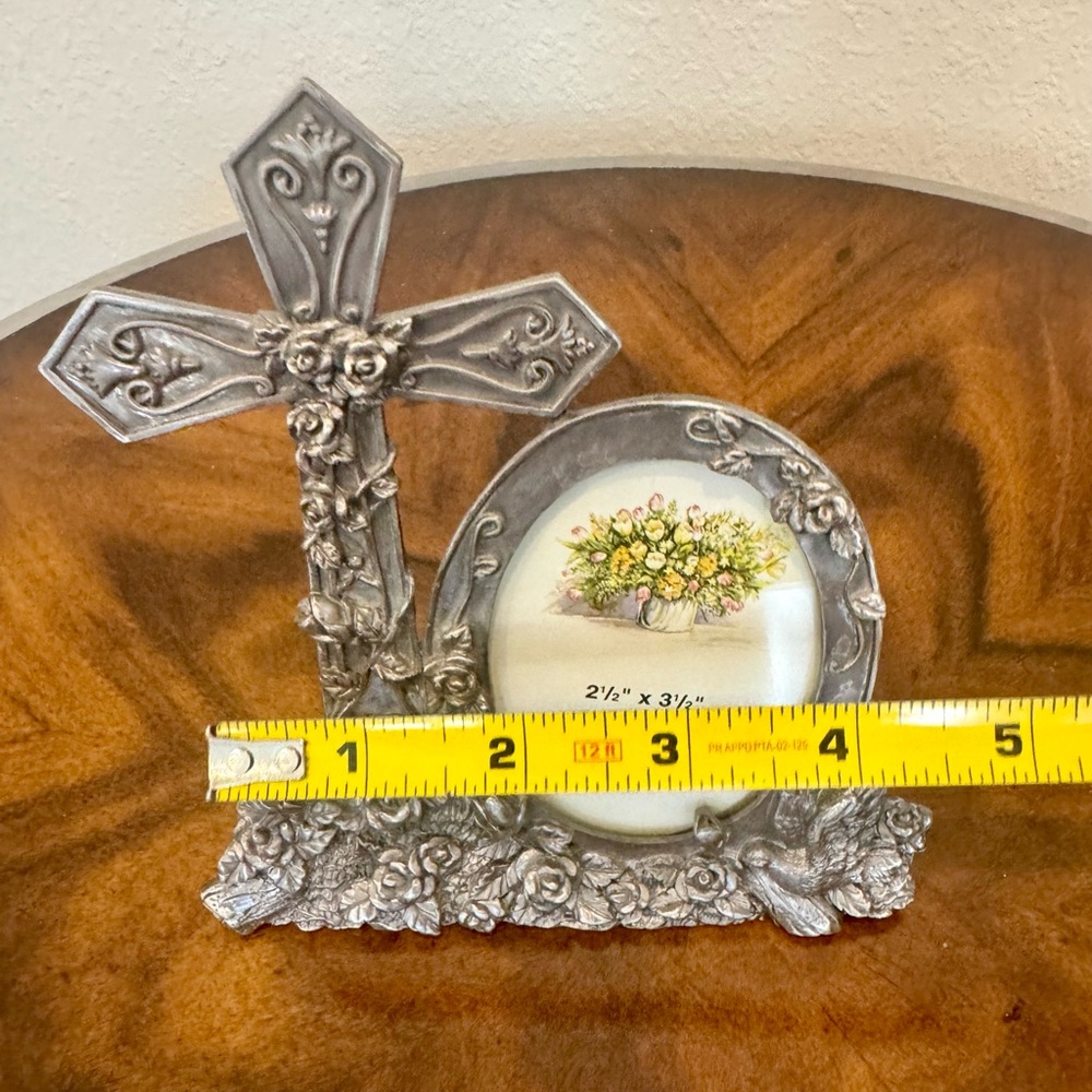 H - K Perfect Pewter Floral Cross Photo Frame - Picture 9 of 9